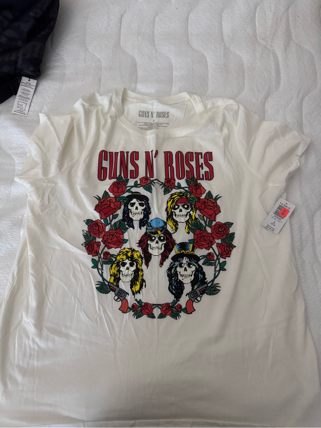 Torrid Size 2 Guns N' Roses Graphic Band Tee - White With Red Roses